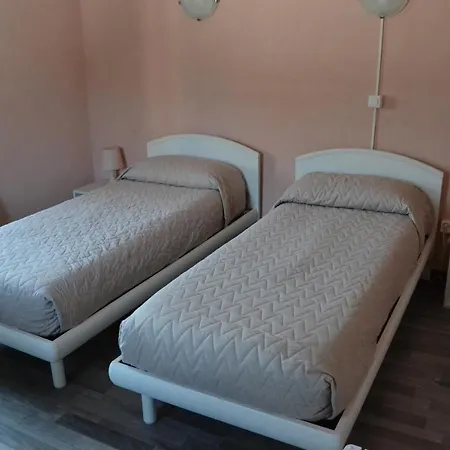 Casa Buby 게스트하우스 Cadenazzo